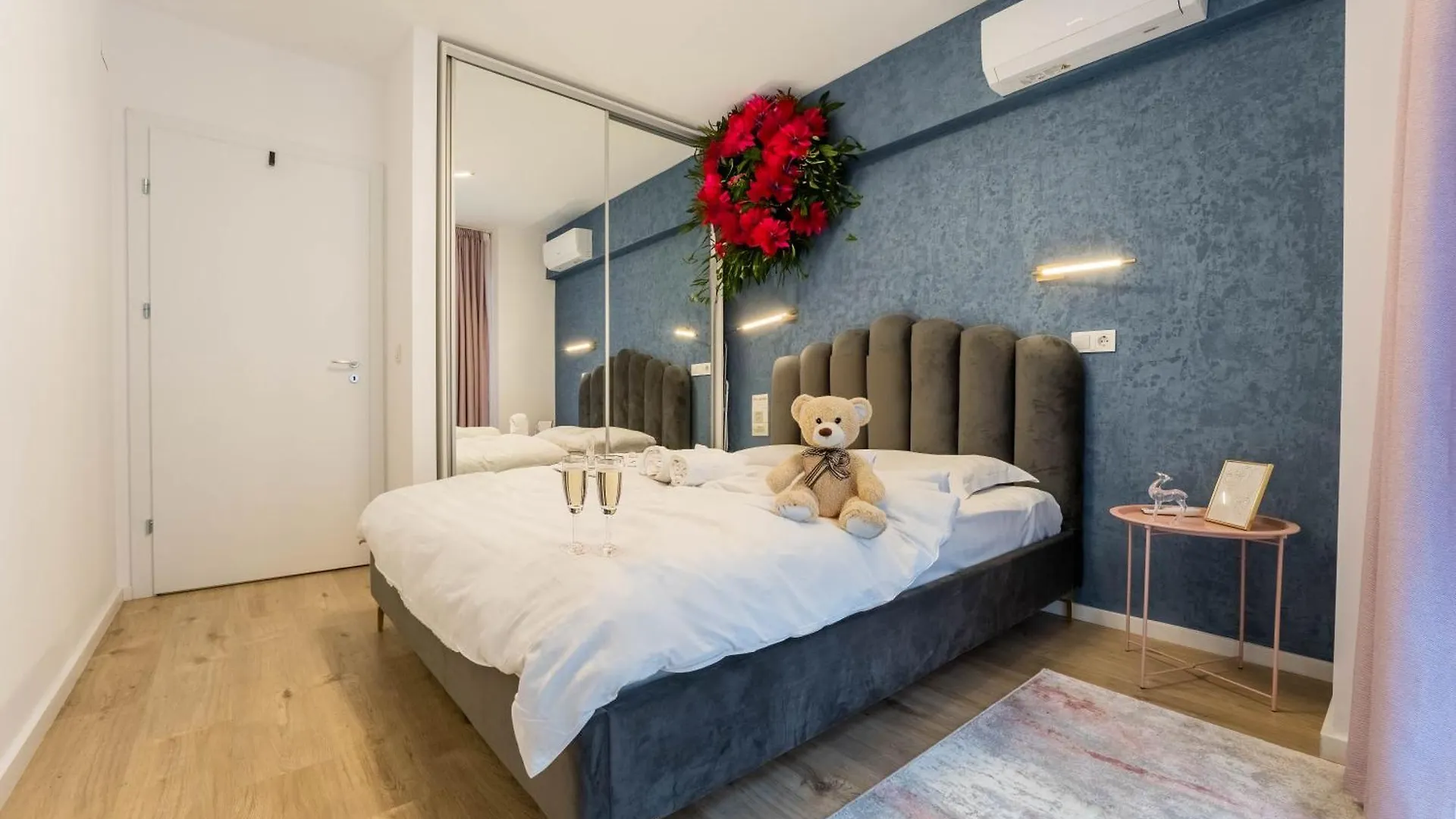Blue Spot - Chic Pipera Getaway With Balcony location