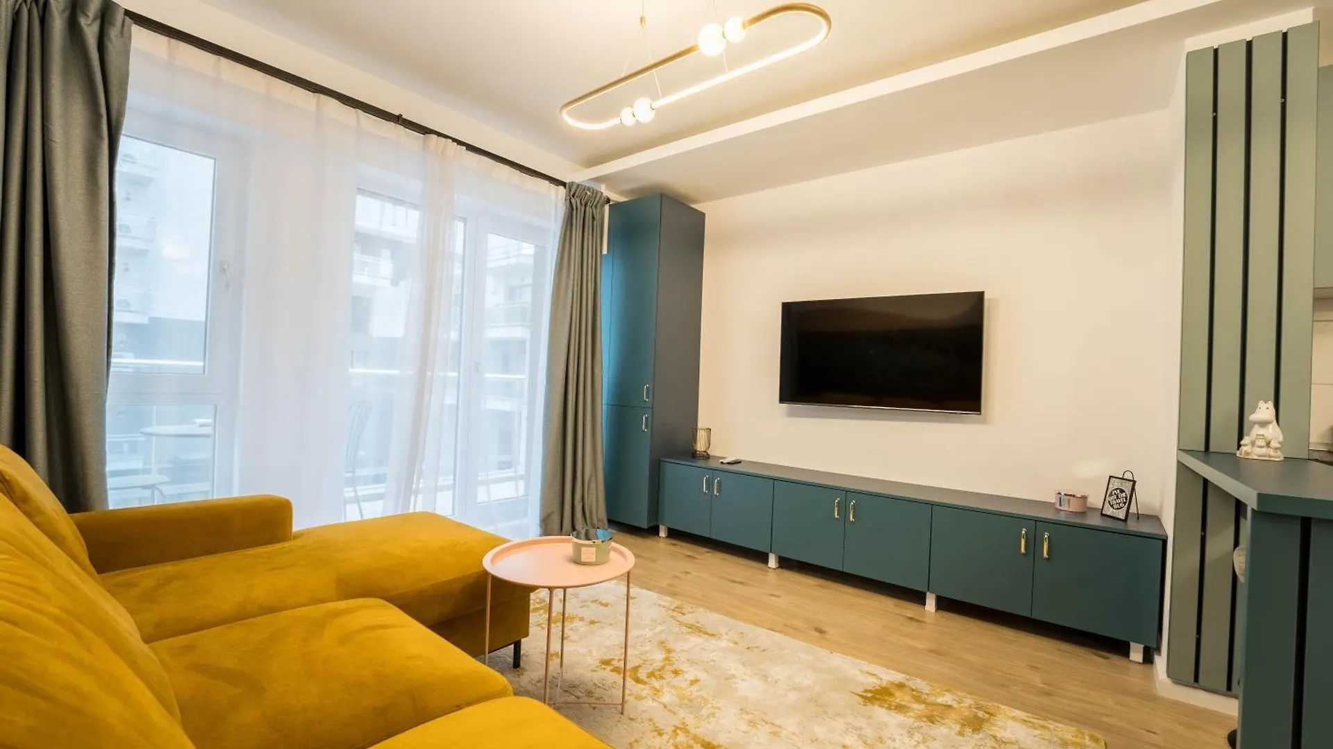 Blue Spot - Chic Pipera Getaway With Balcony Apartment Bucharest Romania