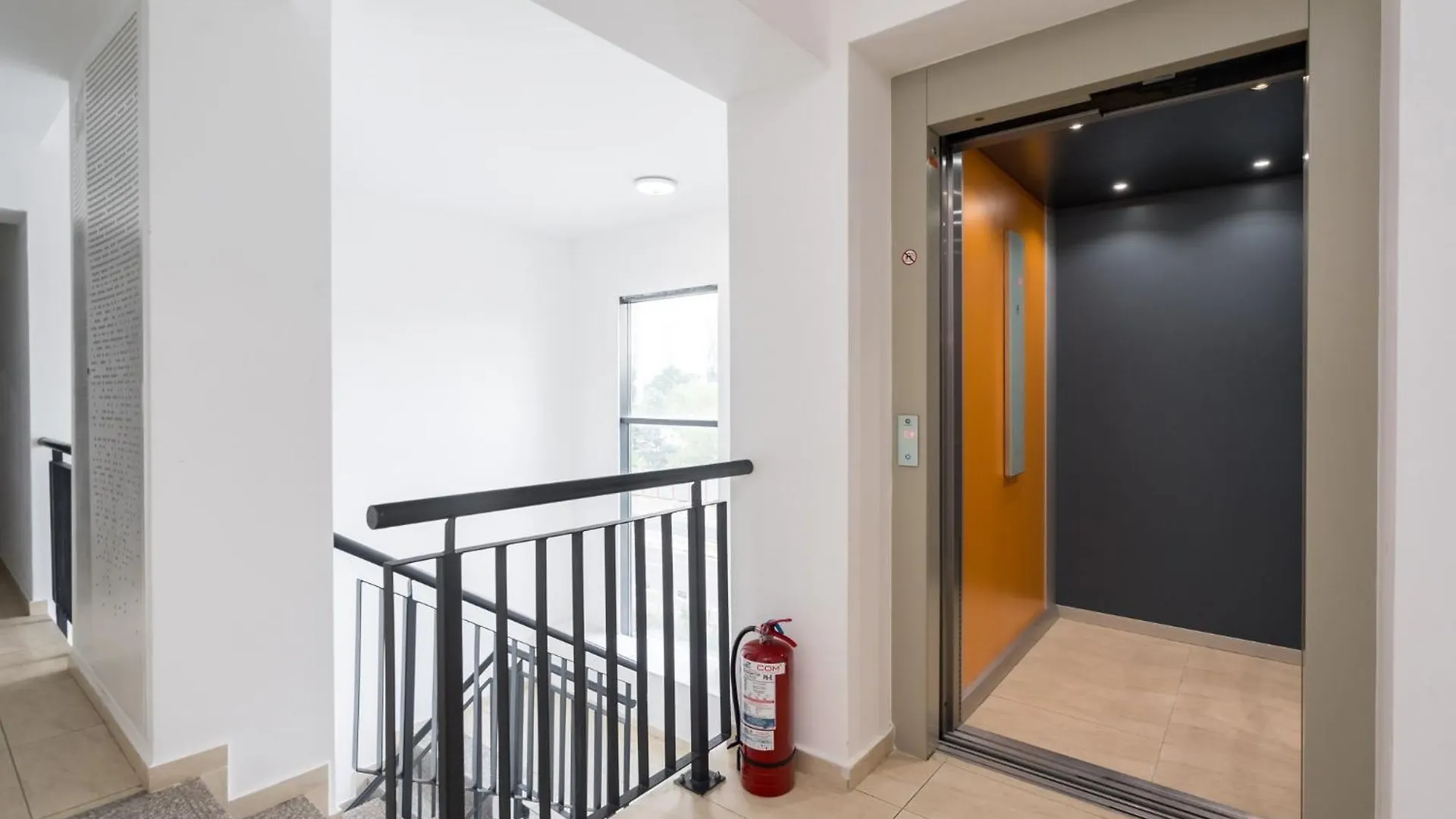 Blue Spot - Chic Pipera Getaway With Balcony Apartment Bucharest