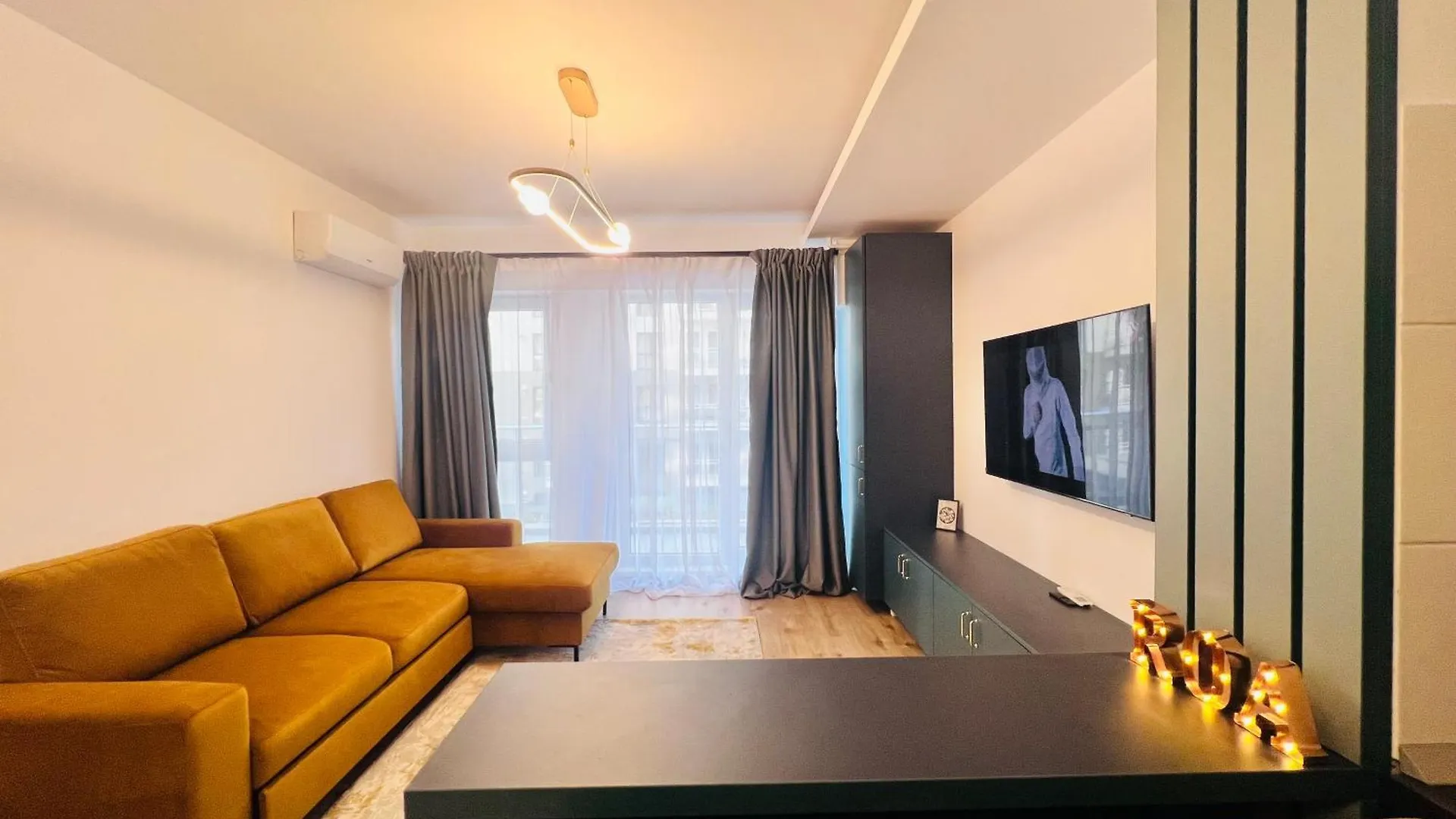 Blue Spot - Chic Pipera Getaway With Balcony Apartment Bucharest